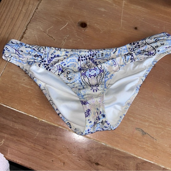 Victoria's Secret Blue and White Patterned Bikini Bottom - Picture 1 of 3